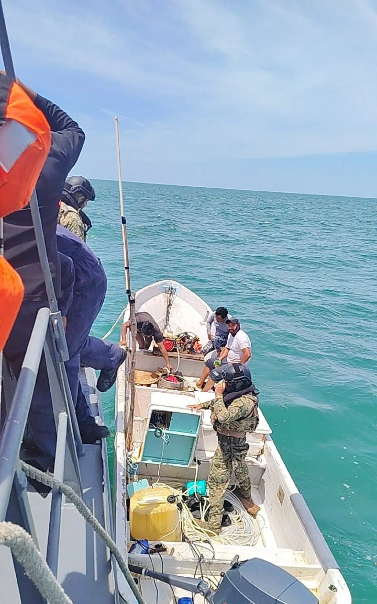 SEMAR realizó retención precautoria de dos embarcaciones con artes de pesca prohibidos