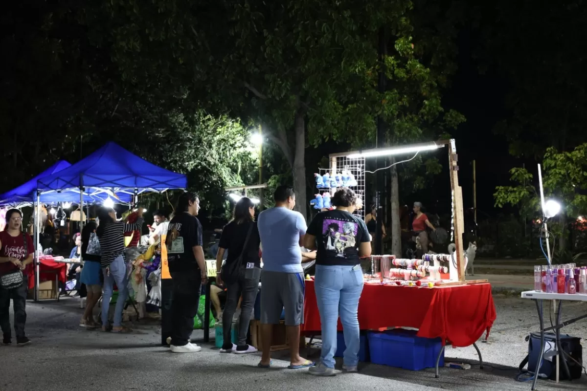 Celebran San Valentín con cine al aire libre y bazar en Los Paseos
