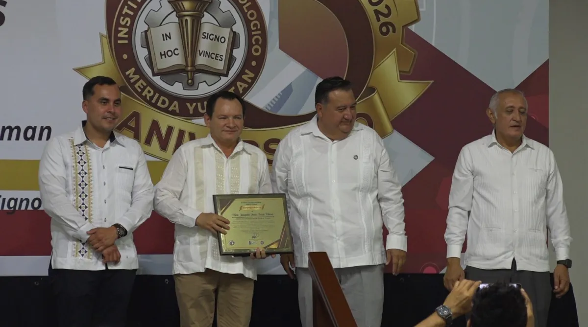 Gobernador de Yucatán asiste a desayuno de ex alumnos del TecNM Mérida