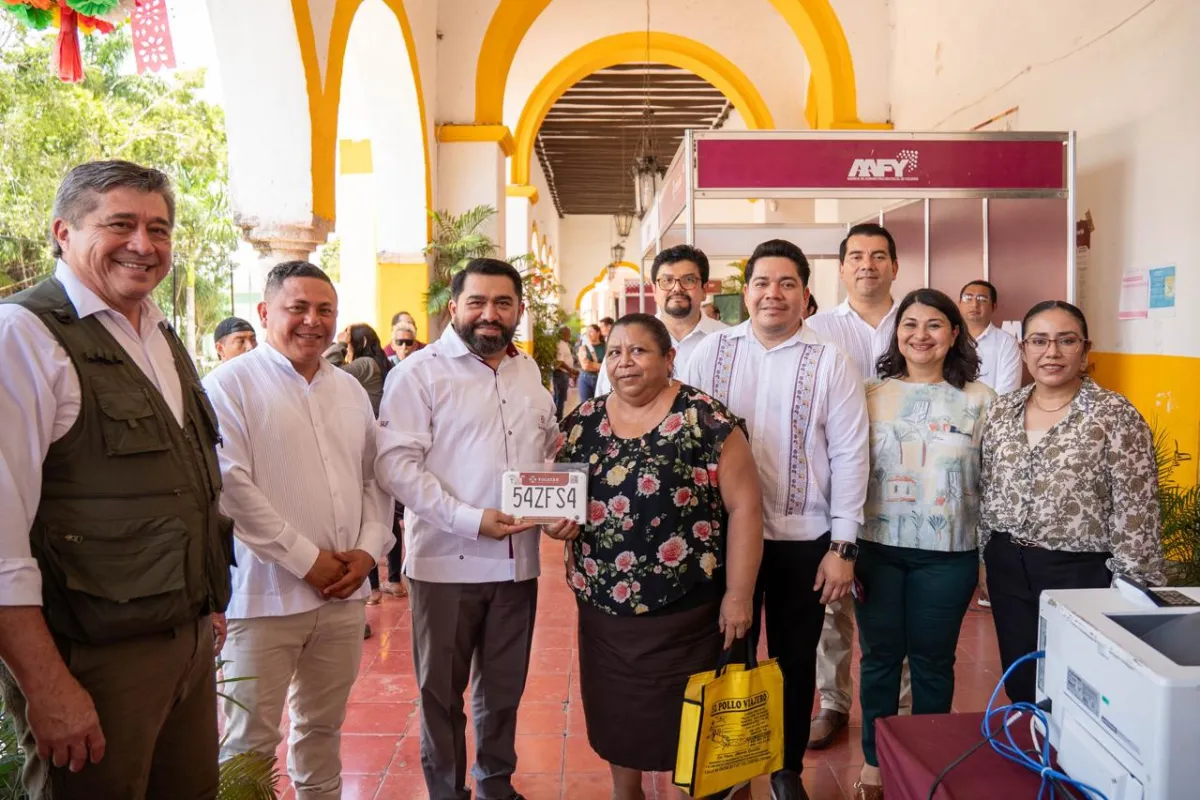 Ventanilla Única Estatal Móvil facilita gestiones a familias de Espita y municipios cercanos