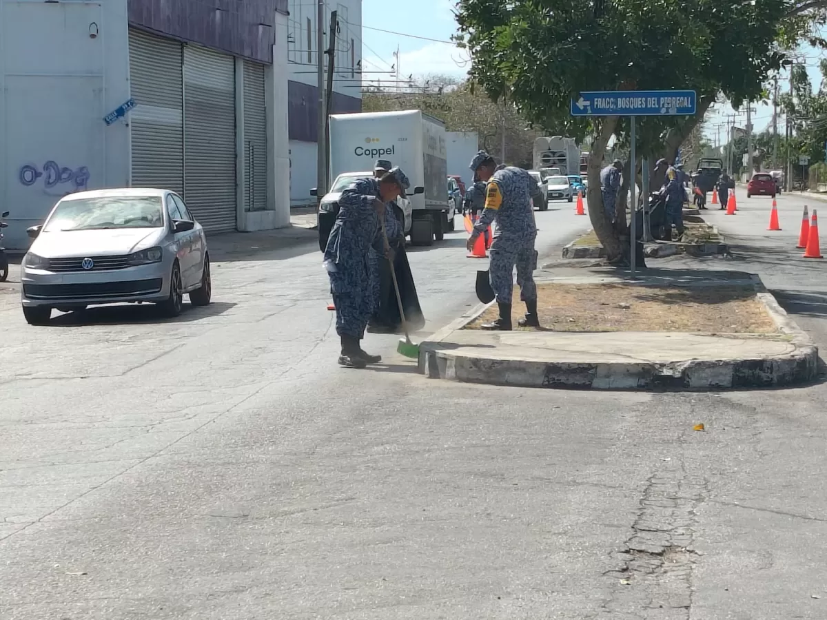 Elementos de la Base Aérea Militar No. 8 limpiaron la Avenida Fuerza Aérea