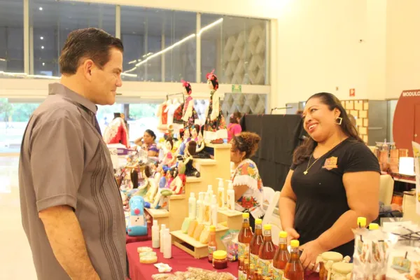 Bazar Artesanal del IYEM logra ventas históricas para artesanas y artesanos 