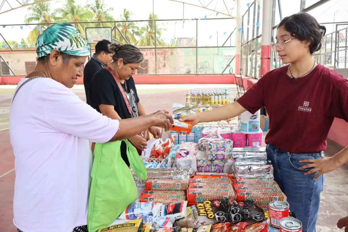 Mercado Circular y limpieza de playa promueven participación ciudadana en Celestún