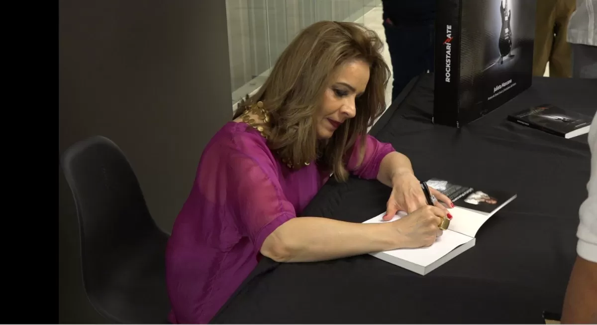 Julieta Manzano, Presentó  su libro “Rockstarízate”