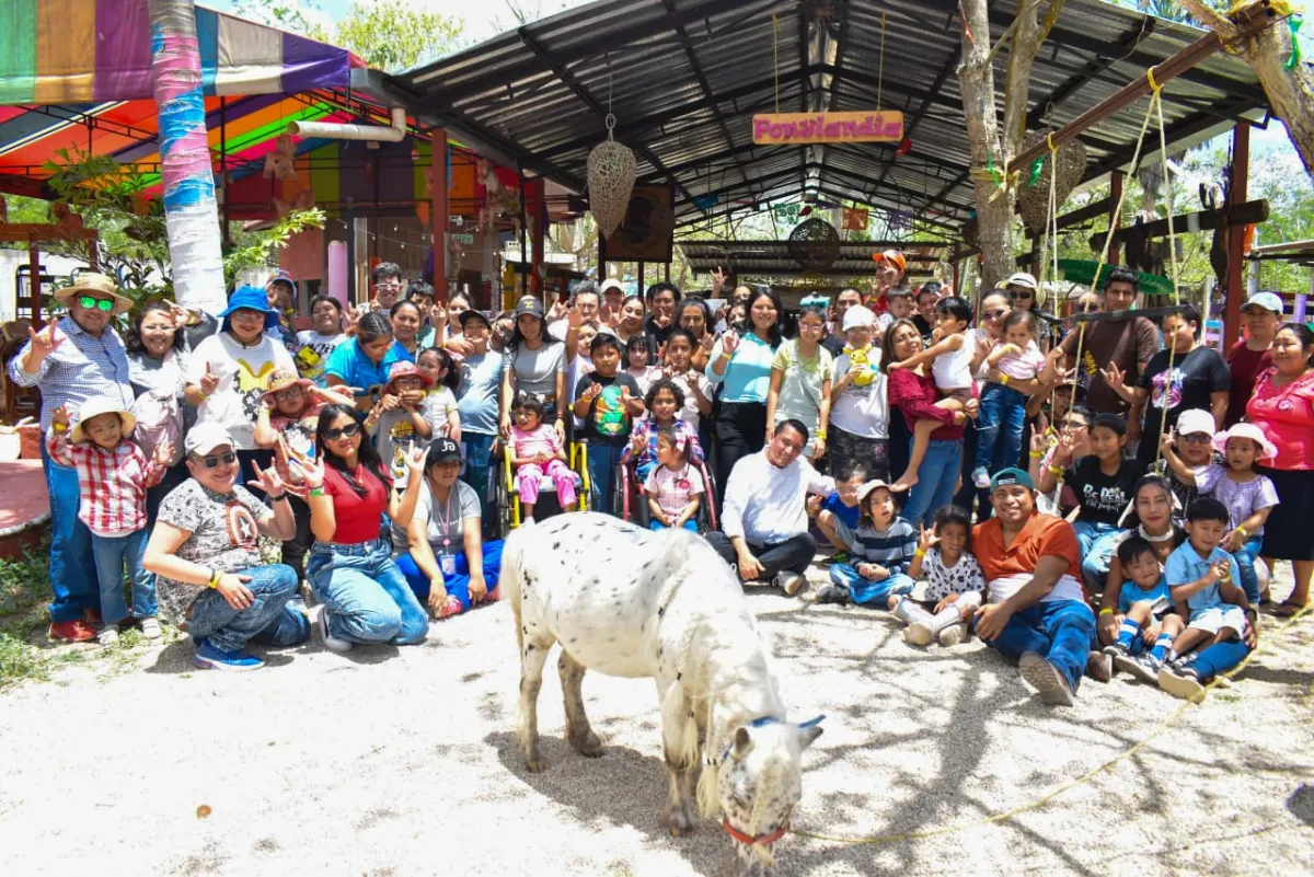 Personas con discapacidad disfrutan experiencia inclusiva en Ponylandia
