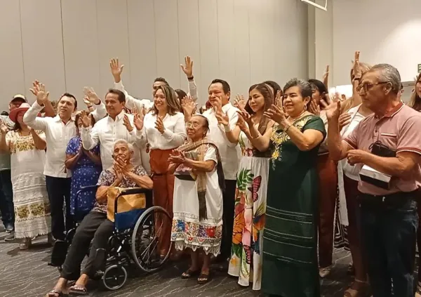 Entregan más de 200 aparatos auditivos a niños, jóvenes y adultos mayores